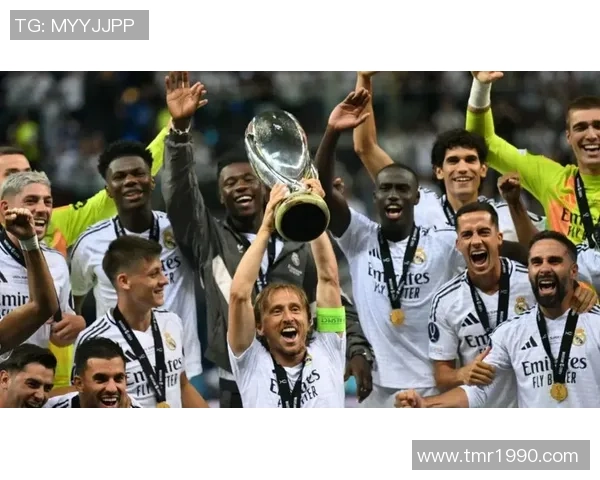 皇马荣耀100手机壳，展现球星风采，纪念足球传奇，致敬荣耀时刻