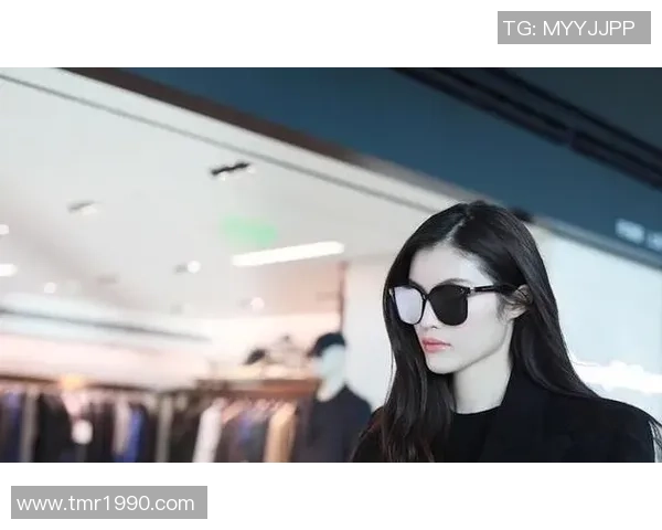 足球后卫女球星以帅气头像展示强大气场 成为场上风采焦点