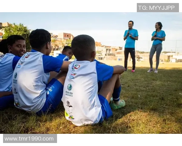 足球球星声音激荡绿茵场点燃球迷无限热情