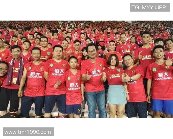 足球星球卡片高清大图尽显球场传奇人物风采与精彩瞬间